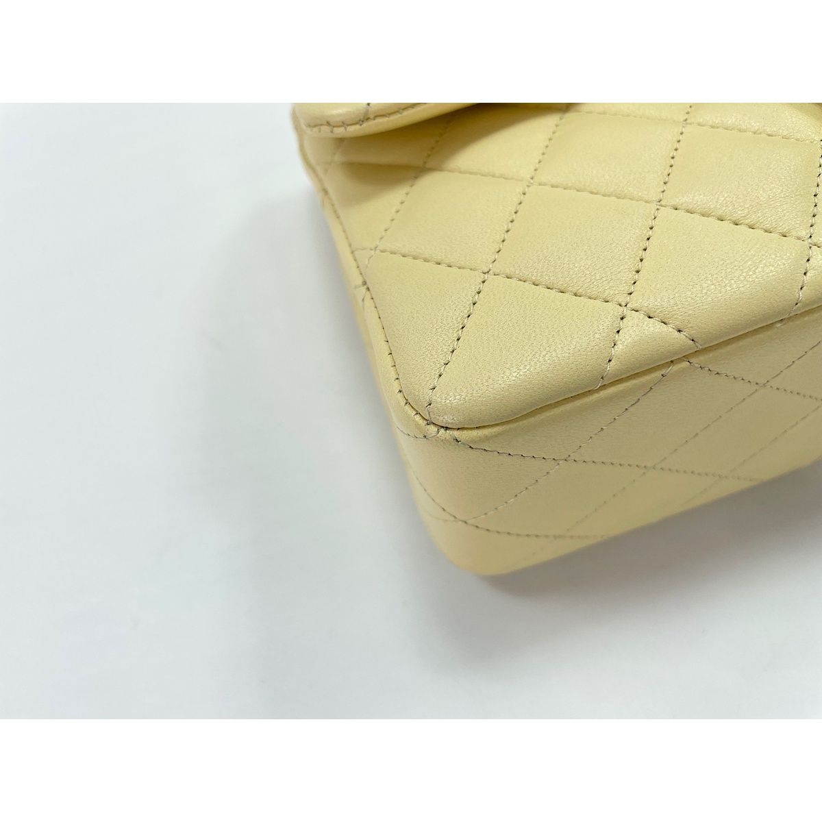Chanel Shoulder Bag Quilted 23 — view 7