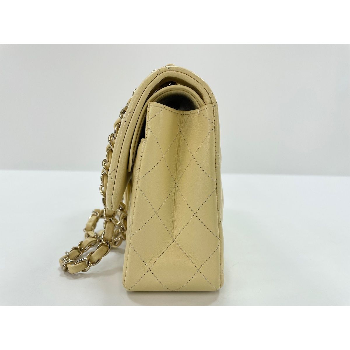 Chanel Shoulder Bag Quilted 23 — view 4