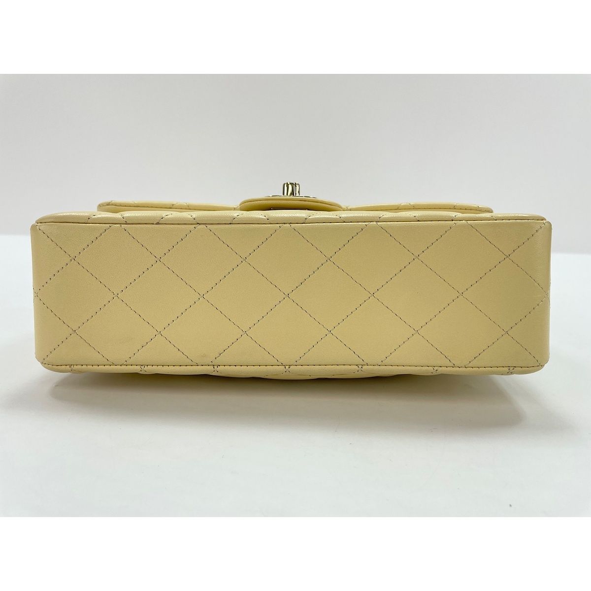 Chanel Shoulder Bag Quilted 23 — view 6