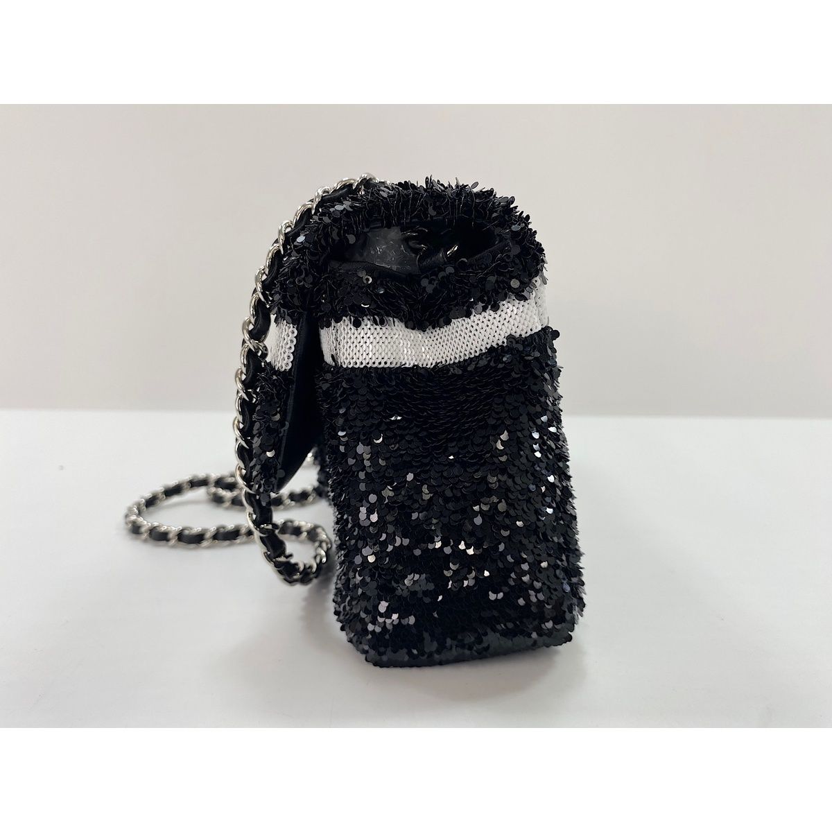 Chanel Shoulder Bag Black — view 4