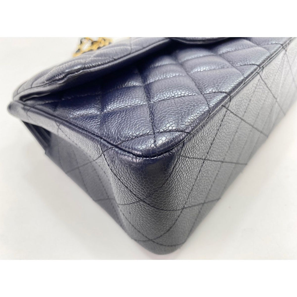 Chanel Shoulder Bag Quilted 30 — view 8
