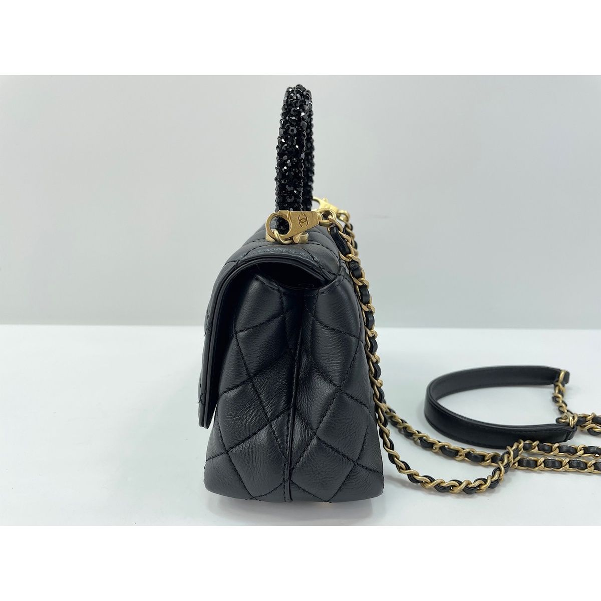 Chanel Shoulder Bag Coco Handle — view 5