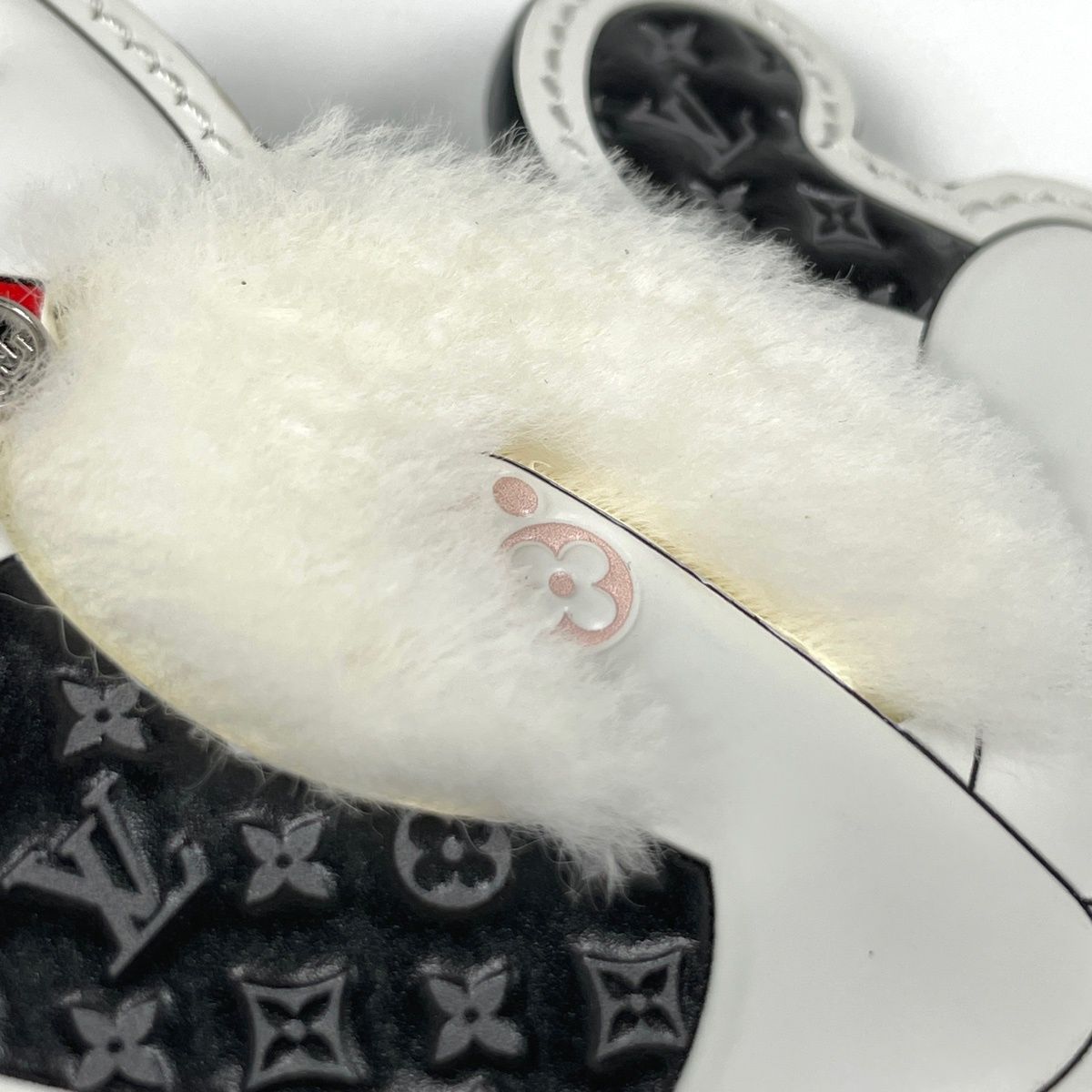 Louis Vuitton Bag Charm LV Cat Key Holder Monogram White Brown — view 5