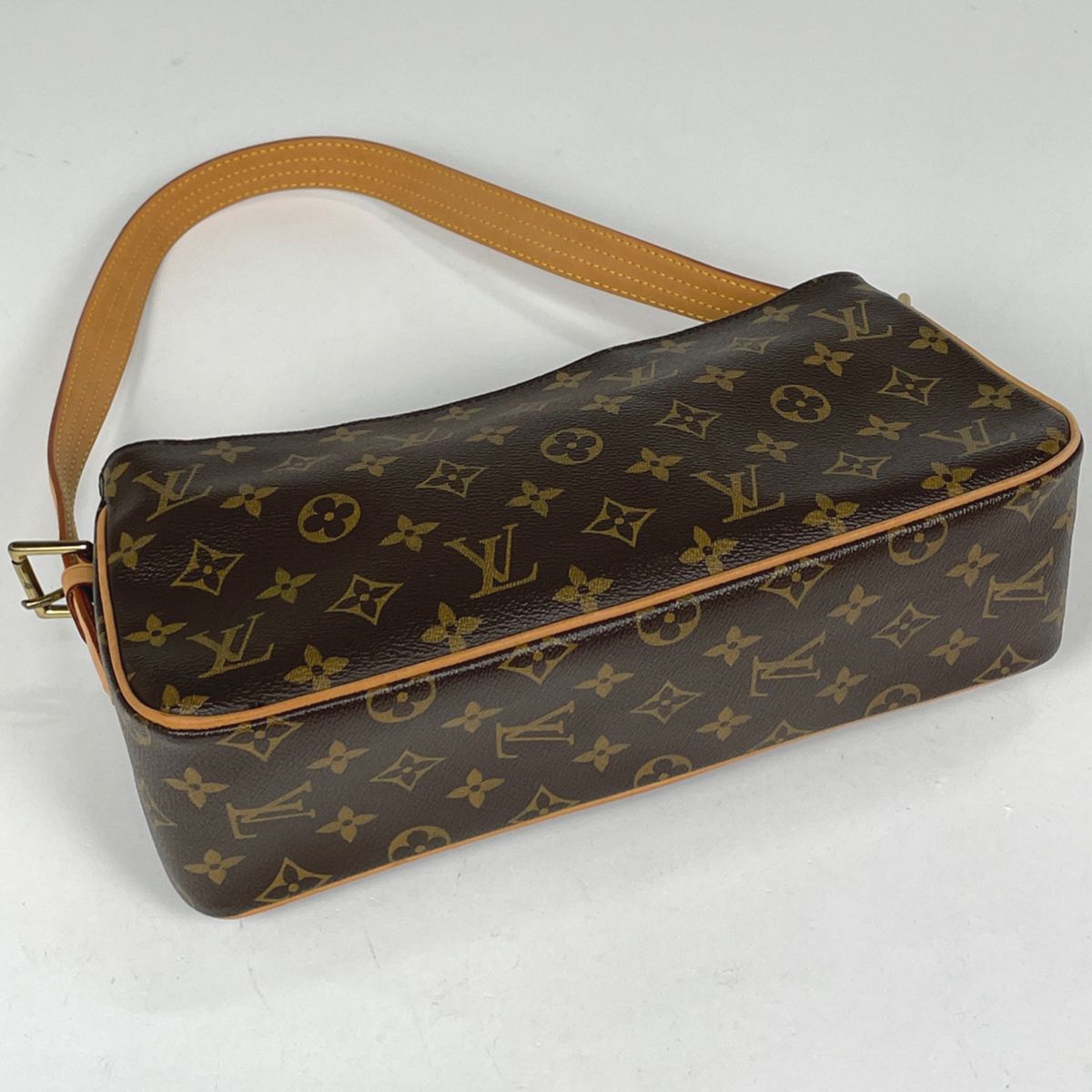 Louis Vuitton MM Shoulder Bag Monogram Brown — view 2