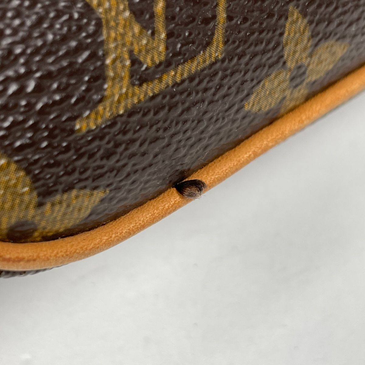 Louis Vuitton MM Shoulder Bag Monogram Brown — view 4
