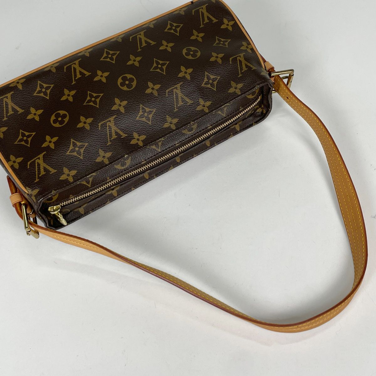 Louis Vuitton MM Shoulder Bag Monogram Brown — view 7