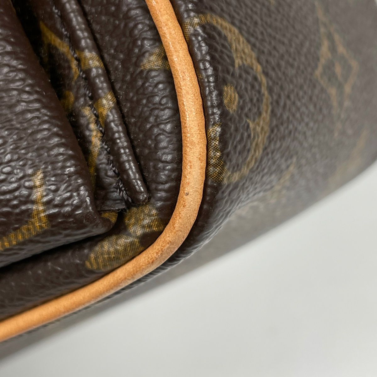 Louis Vuitton MM Shoulder Bag Monogram Brown — view 3