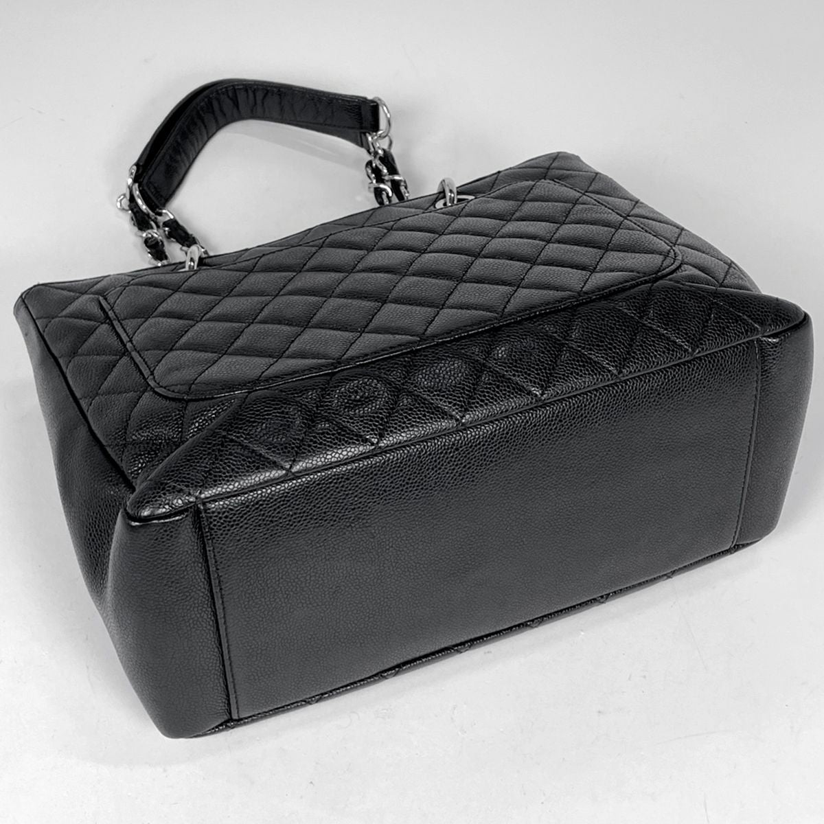 Chanel Tote CC Logo Quilted Grand Shopping GST Caviar Leather Black — view 2