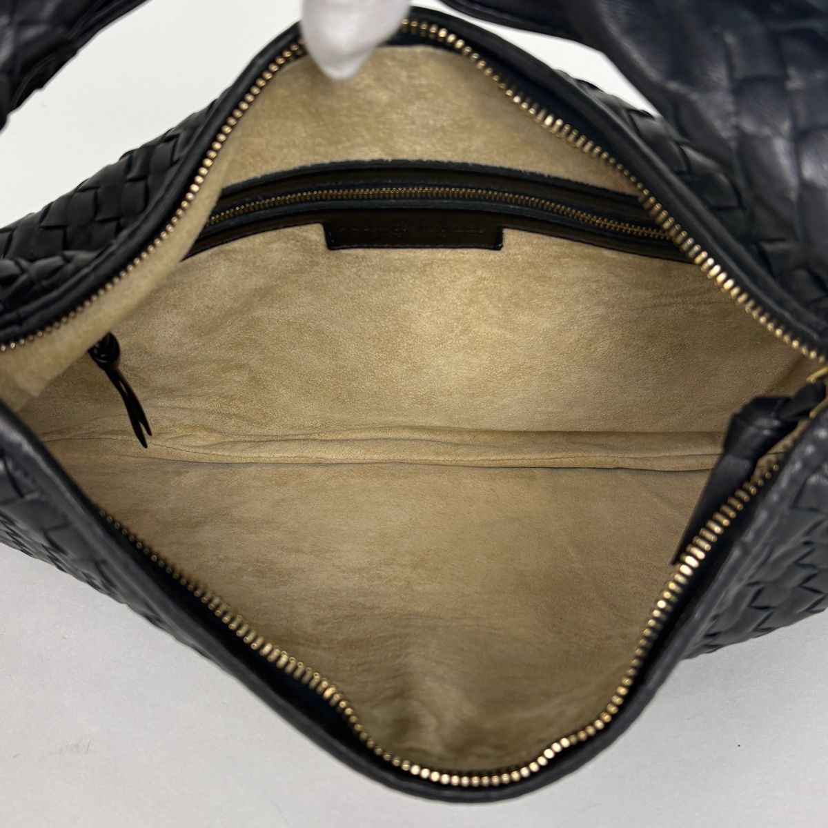 Bottega Veneta Intretchart Shoulder Bag Hobo Leather Black — view 7