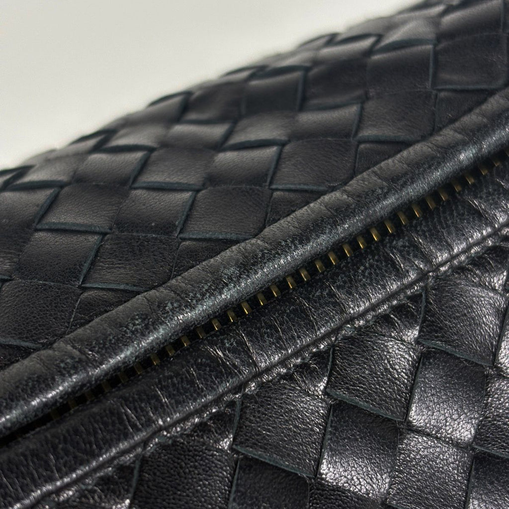 Bottega Veneta Intretchart Shoulder Bag Hobo Leather Black — view 4