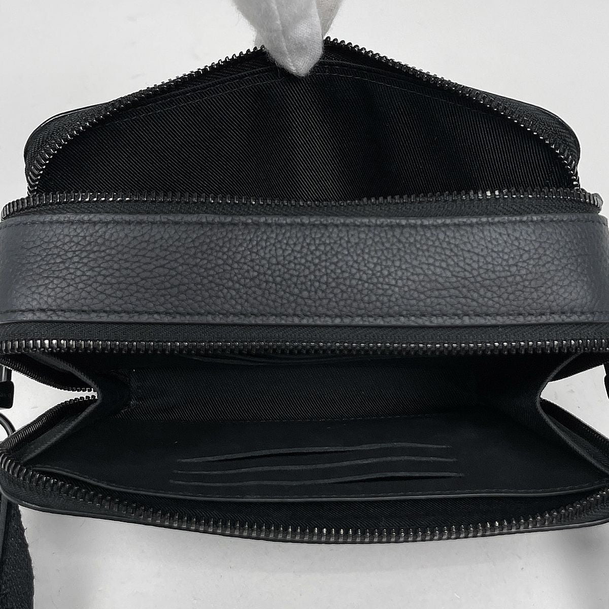 Louis Vuitton Alpha Wearable Wallet Shoulder Bag LV Aerogram Leather Noir — view 8
