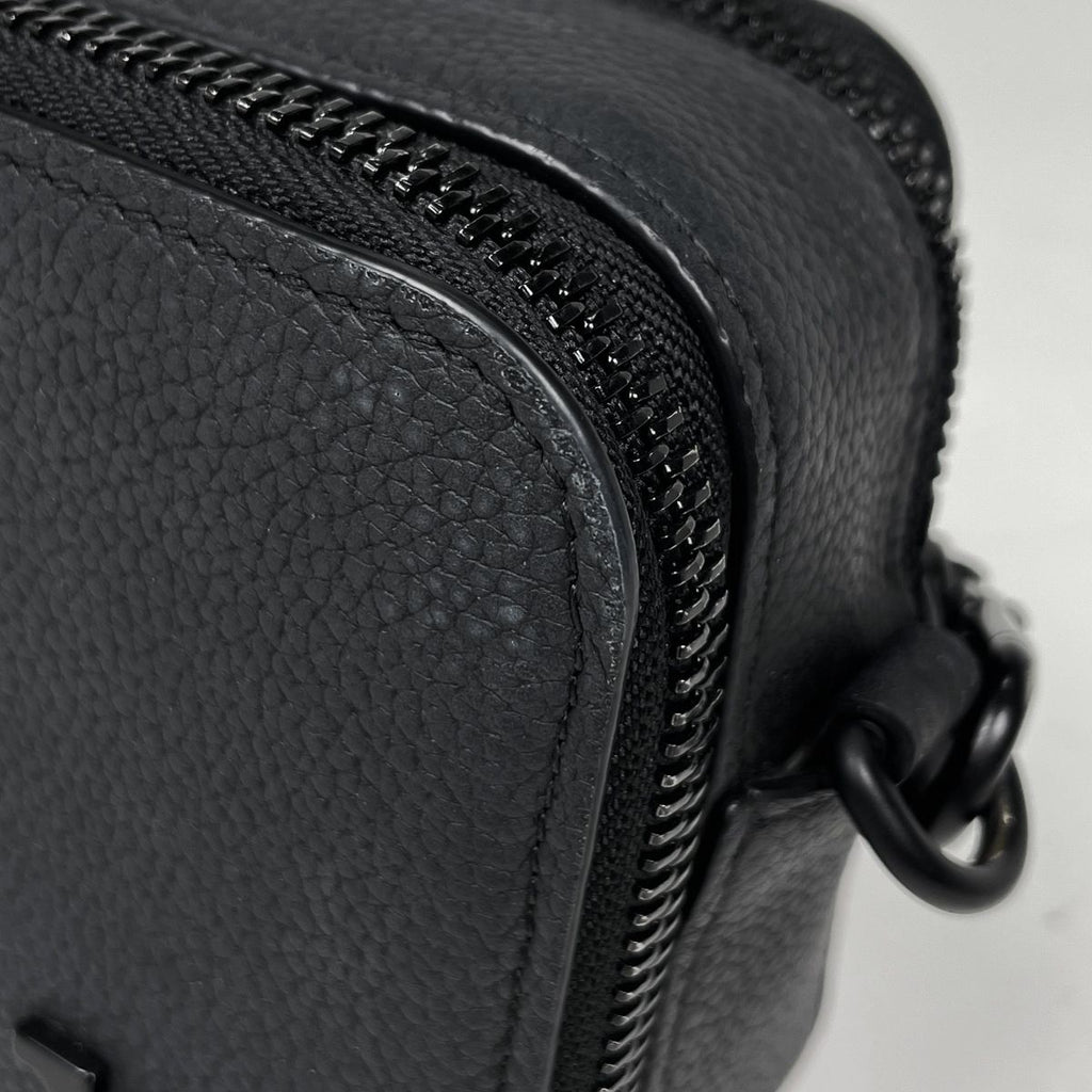 Louis Vuitton Alpha Wearable Wallet Shoulder Bag LV Aerogram Leather Noir — view 4
