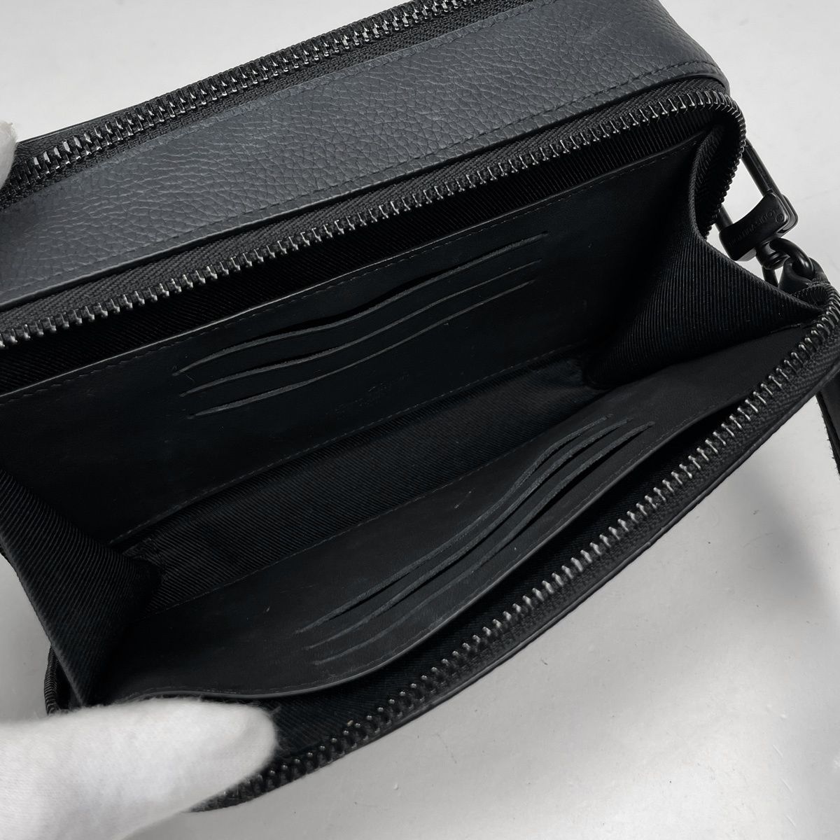 Louis Vuitton Alpha Wearable Wallet Shoulder Bag LV Aerogram Leather Noir — view 7