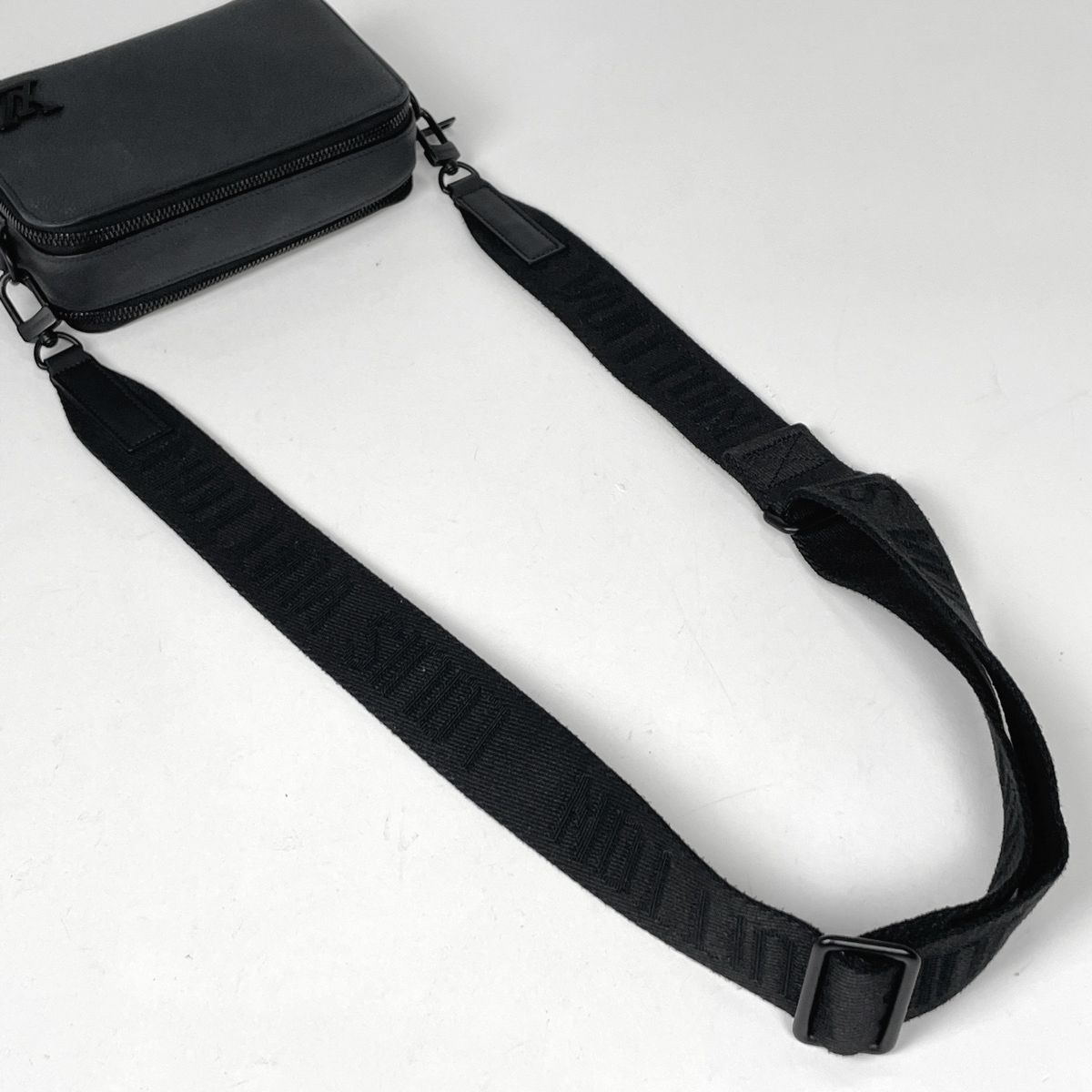Louis Vuitton Alpha Wearable Wallet Shoulder Bag LV Aerogram Leather Noir — view 6