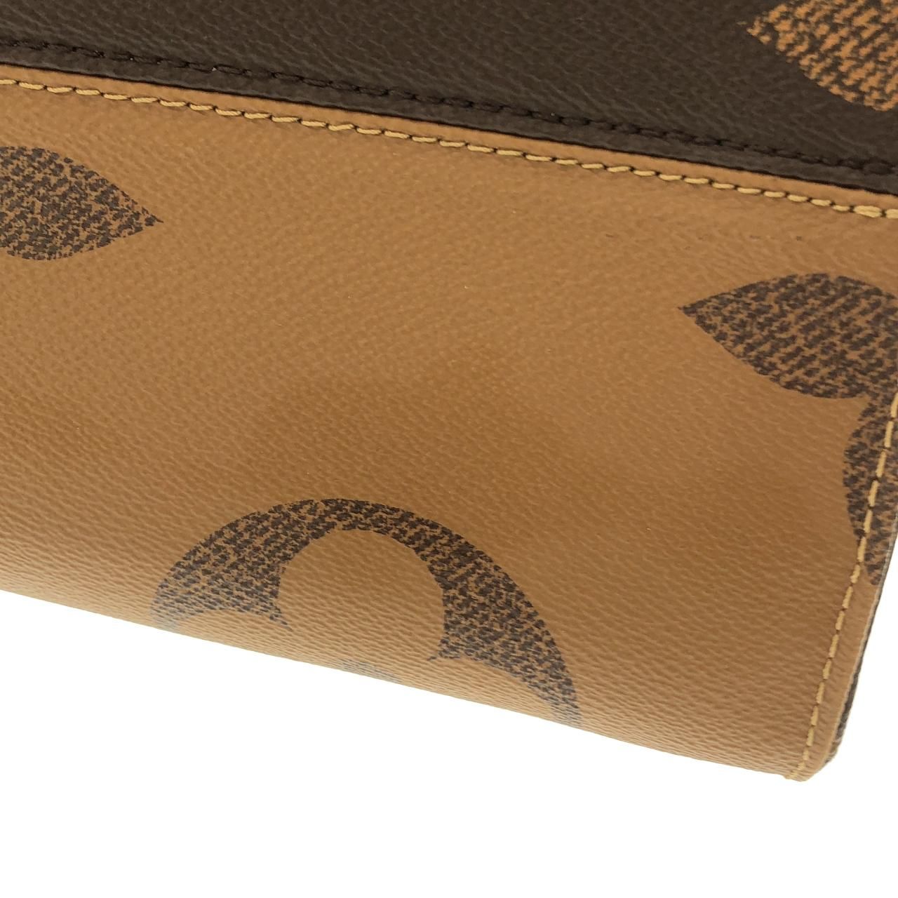 Louis Vuitton Monogram Giant On The Go GM — view 3