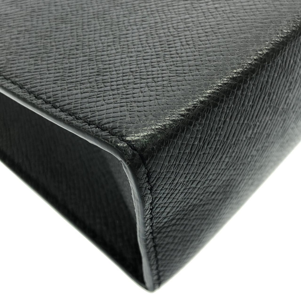 Louis Vuitton Taiga Pochette Voyage — view 2