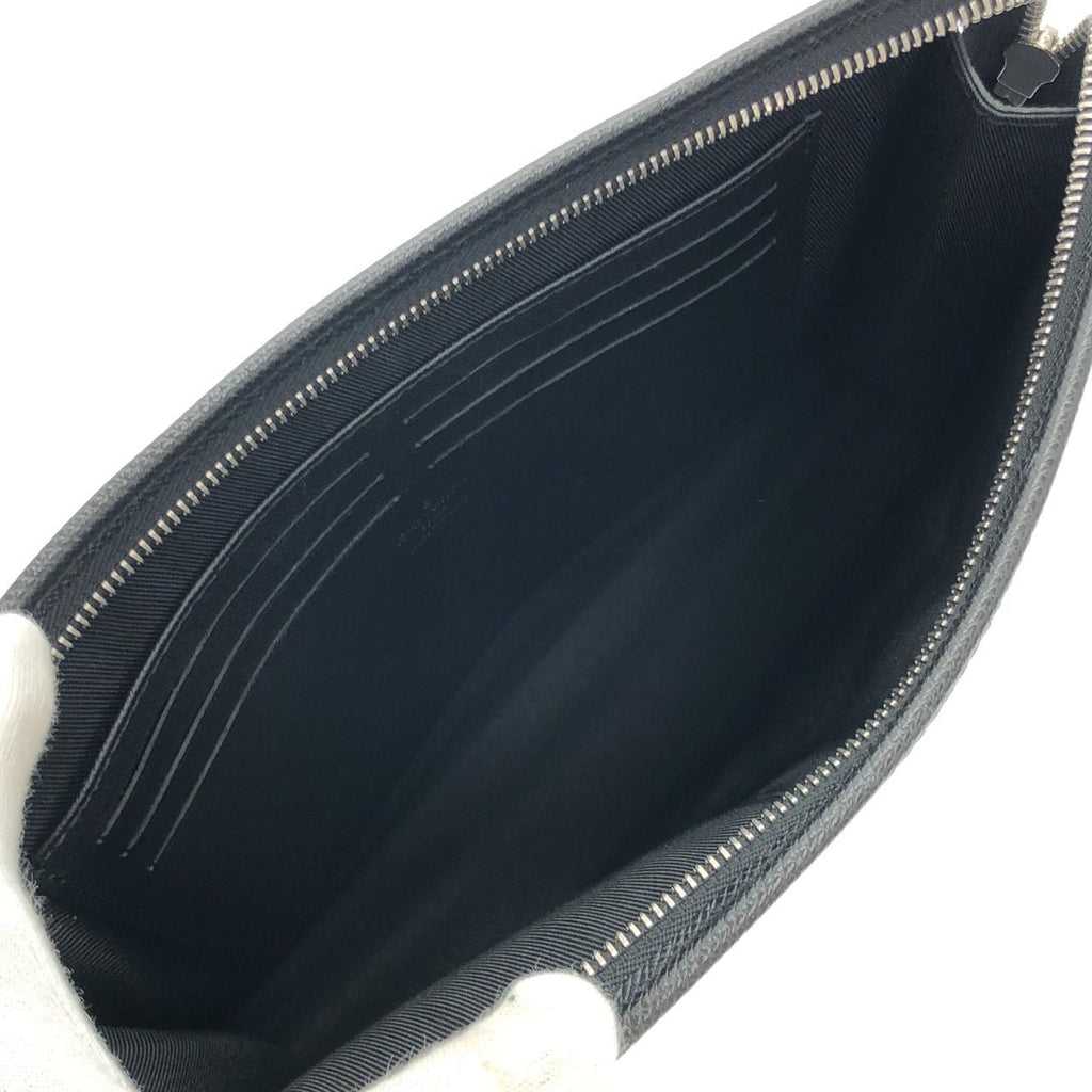 Louis Vuitton Taiga Pochette Voyage — view 6