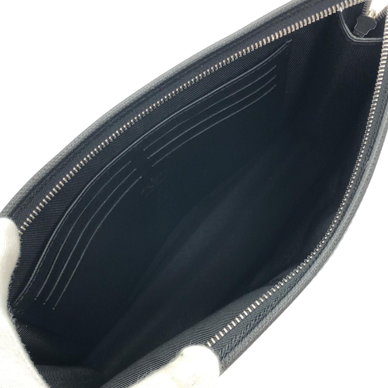 Louis Vuitton Taiga Pochette Voyage — view 6