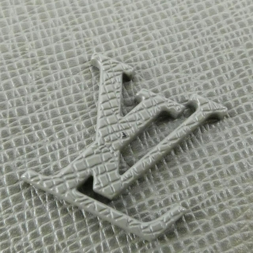 Louis Vuitton Taiga Avenue Sling — view 4