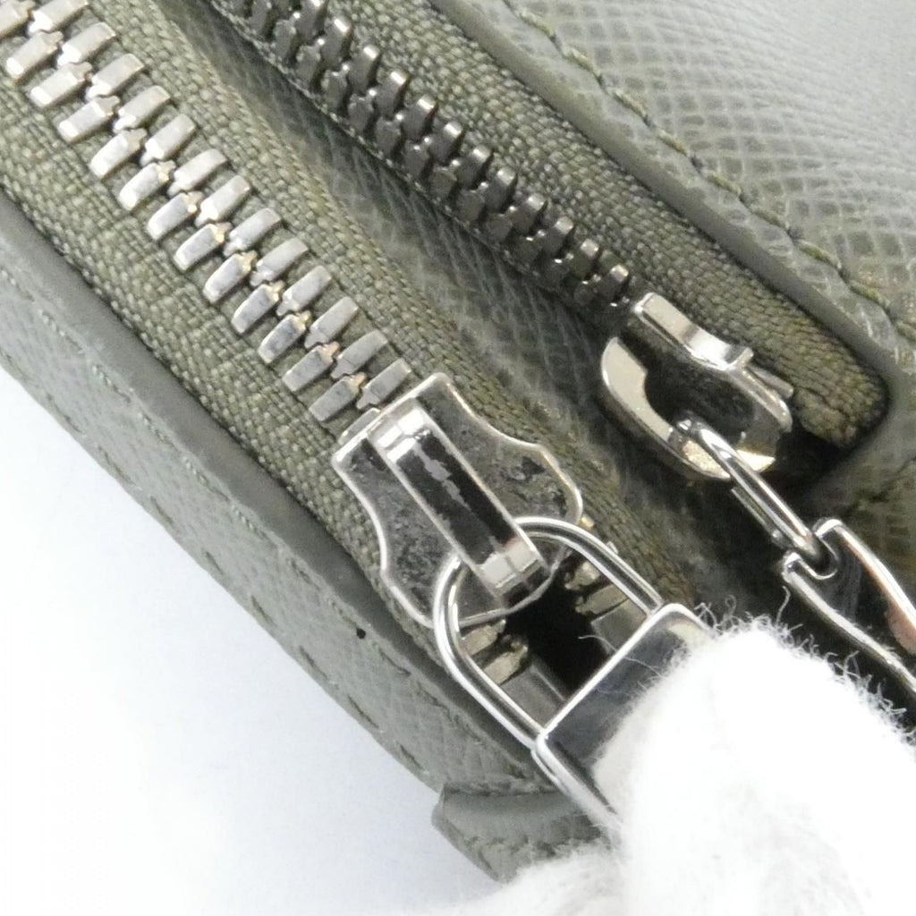 Louis Vuitton Taiga Avenue Sling — view 7