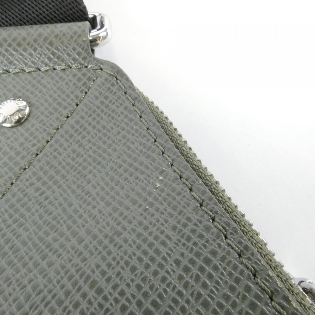 Louis Vuitton Taiga Avenue Sling — view 5