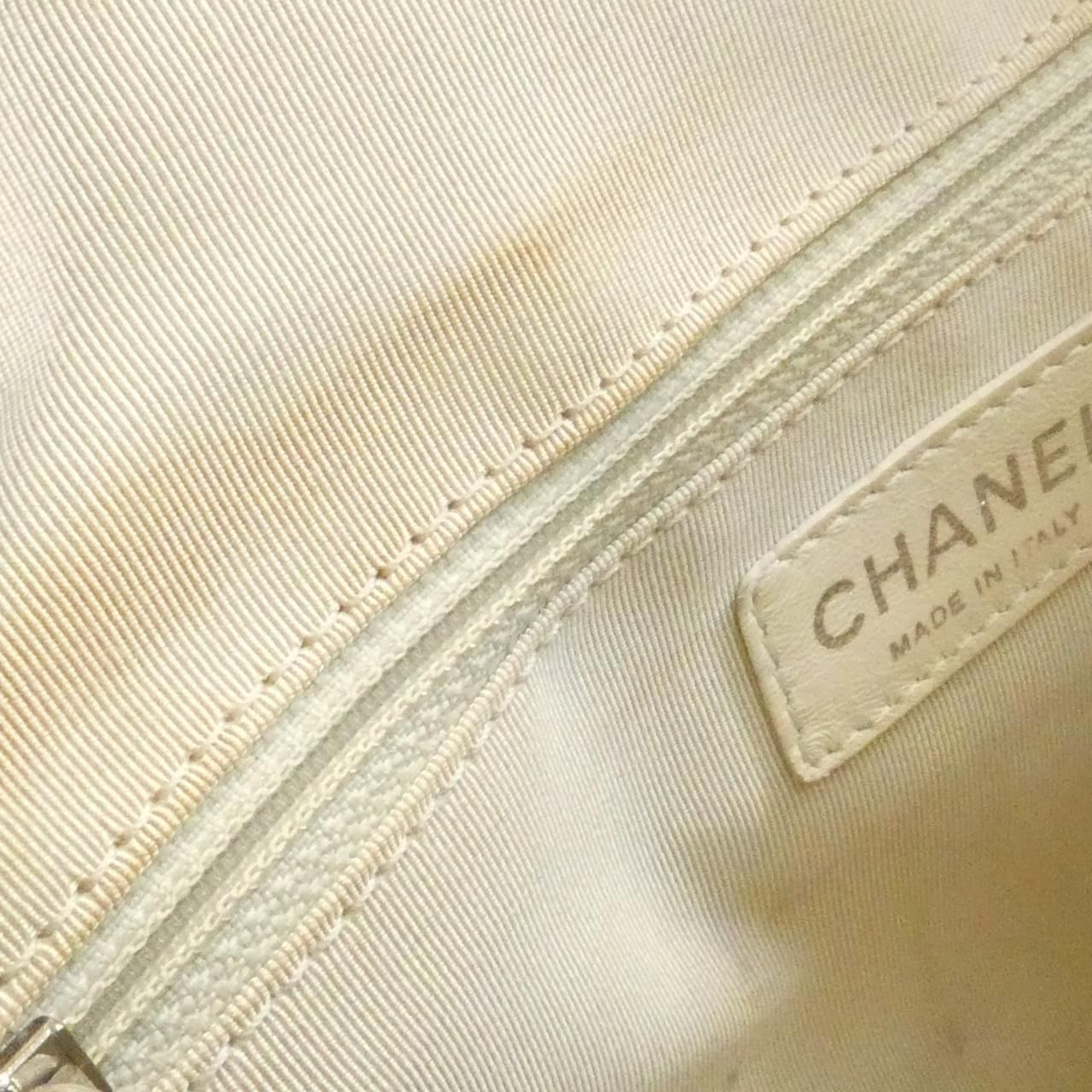 Chanel Boston Bag Travel Bags White — view 9