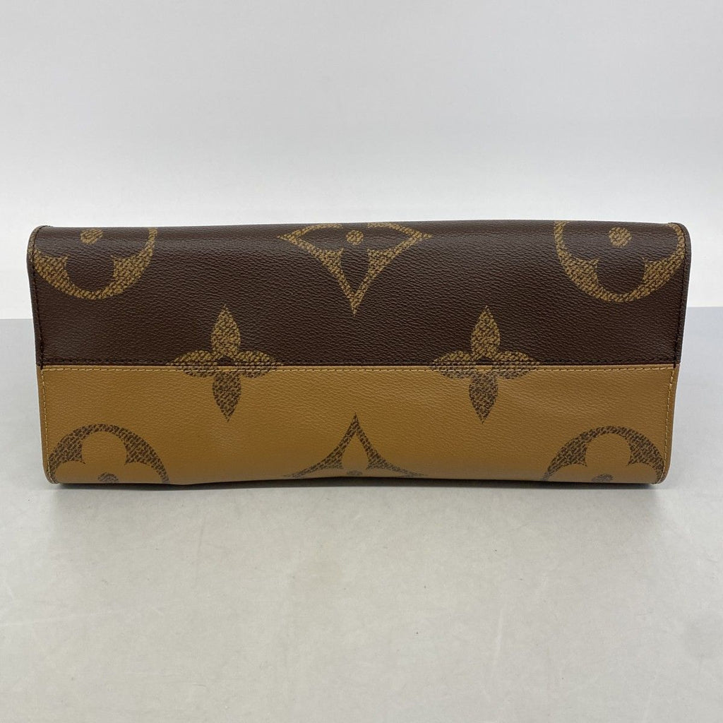 Louis Vuitton Tote Monogram Giant Reverse On The Go MM Brown 2-Way — view 3