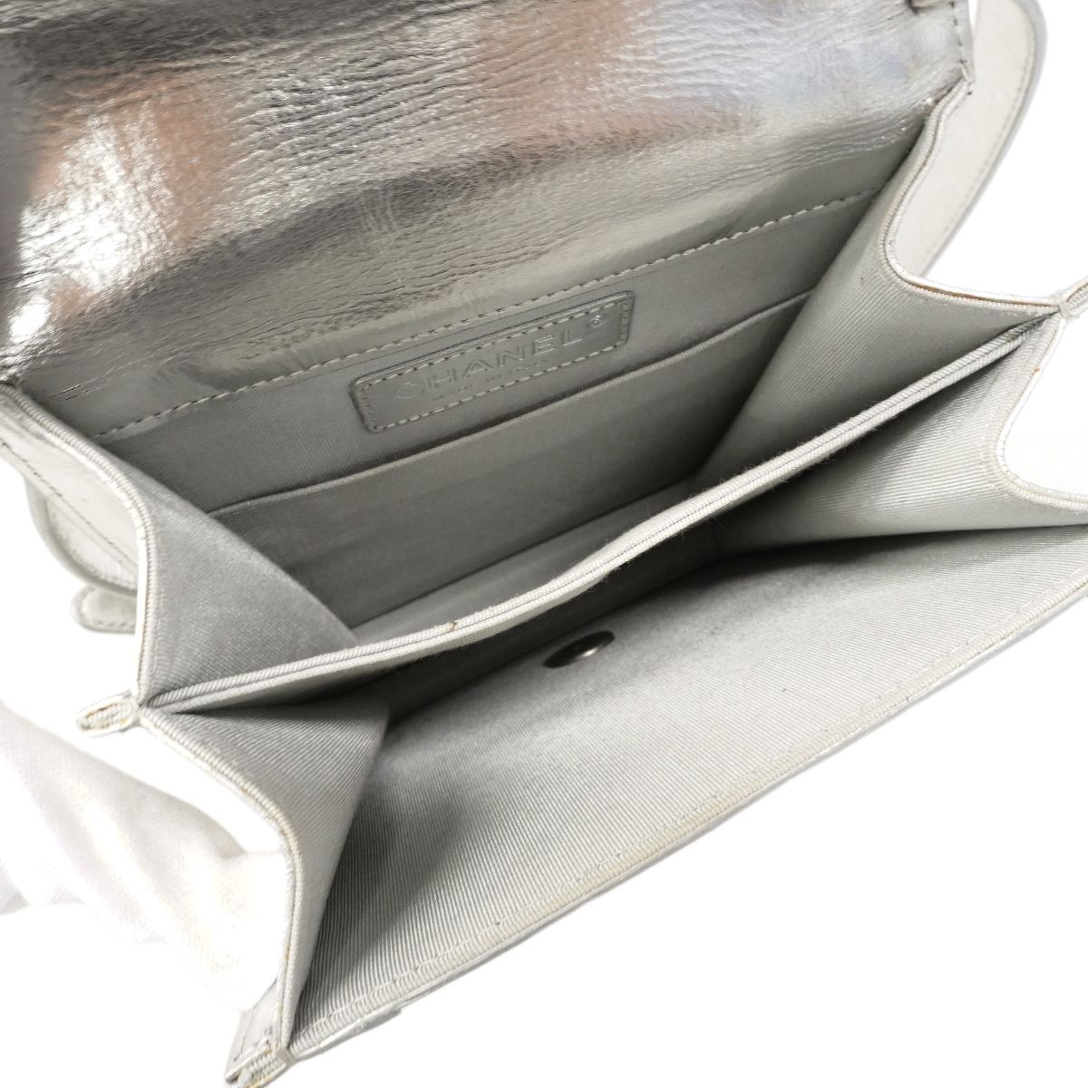 Chanel Shoulder Bag Boy Silver — view 4