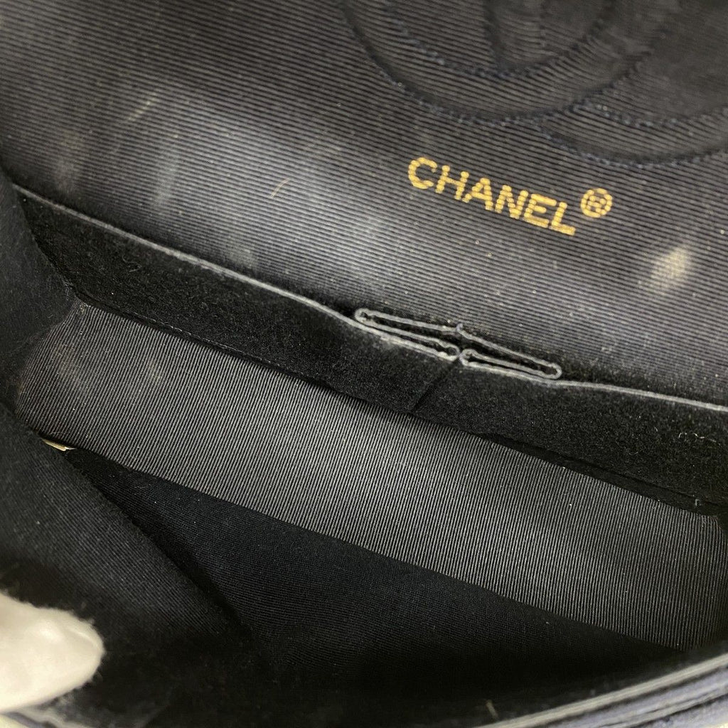 Chanel Shoulder Bag Quilted Navy Gold — view 4