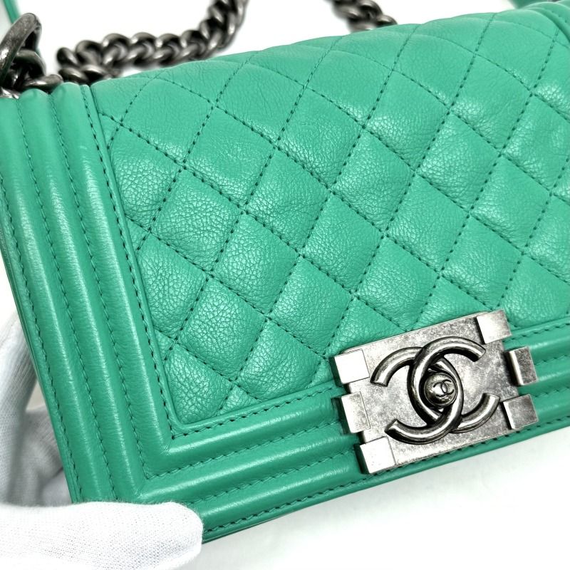 Chanel Boy Shoulder Bag Calfskin Green Silver Chain Bag Double CC Logo Quilted — view 4