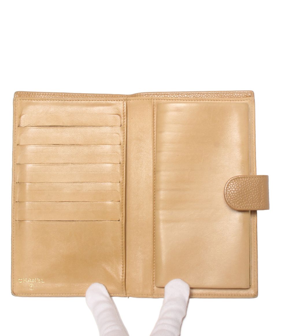 Chanel Bifold Wallet Gold Kiss Lock — view 3