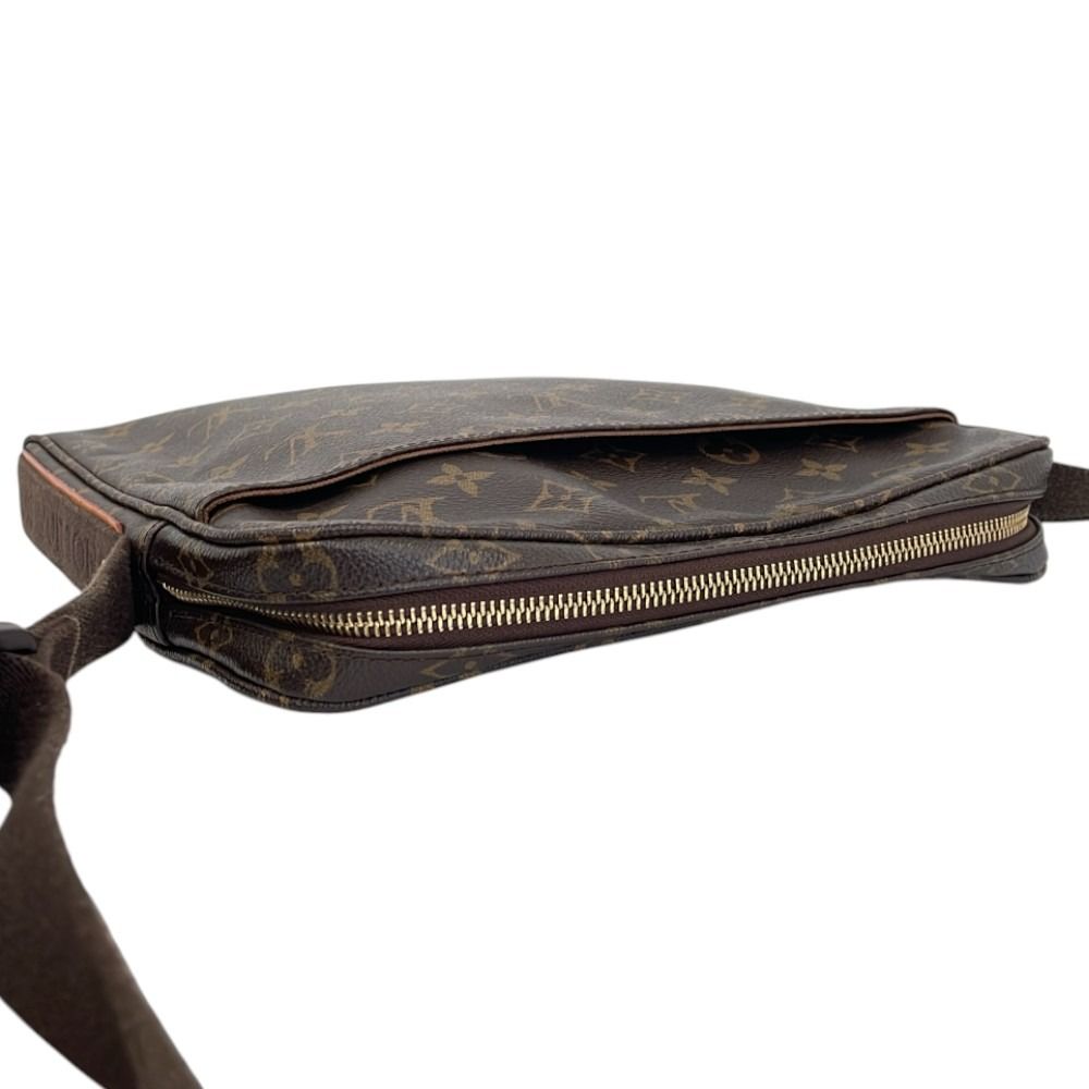 Louis Vuitton Trotter Beaubourg Monogram Shoulder Bag Brown Second — view 4