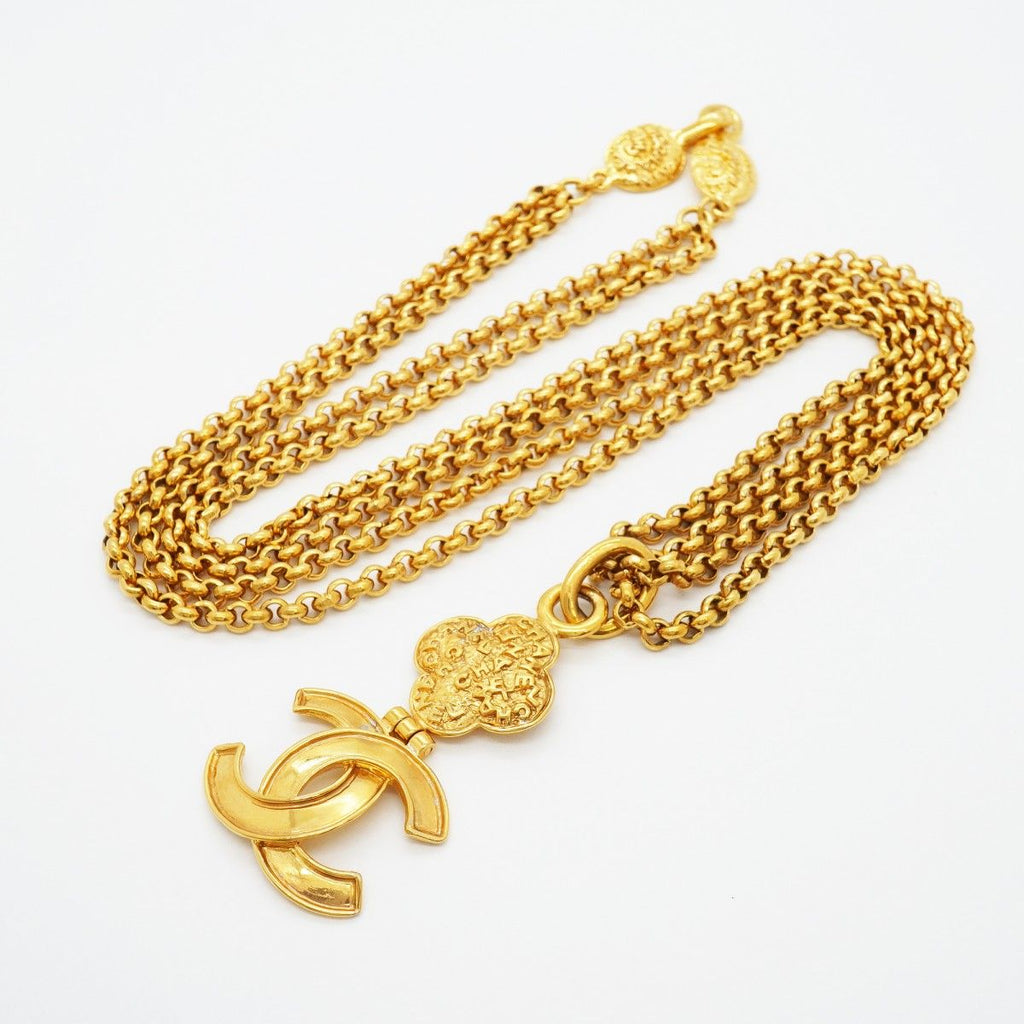 Chanel Necklace Vintage CC Logo Gold Plated — view 3