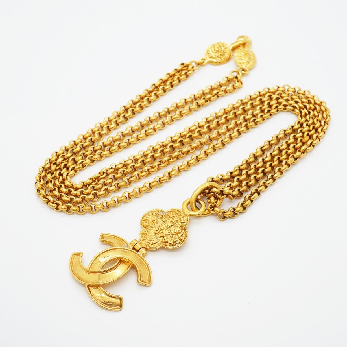 Chanel Necklace Vintage CC Logo Gold Plated — view 3