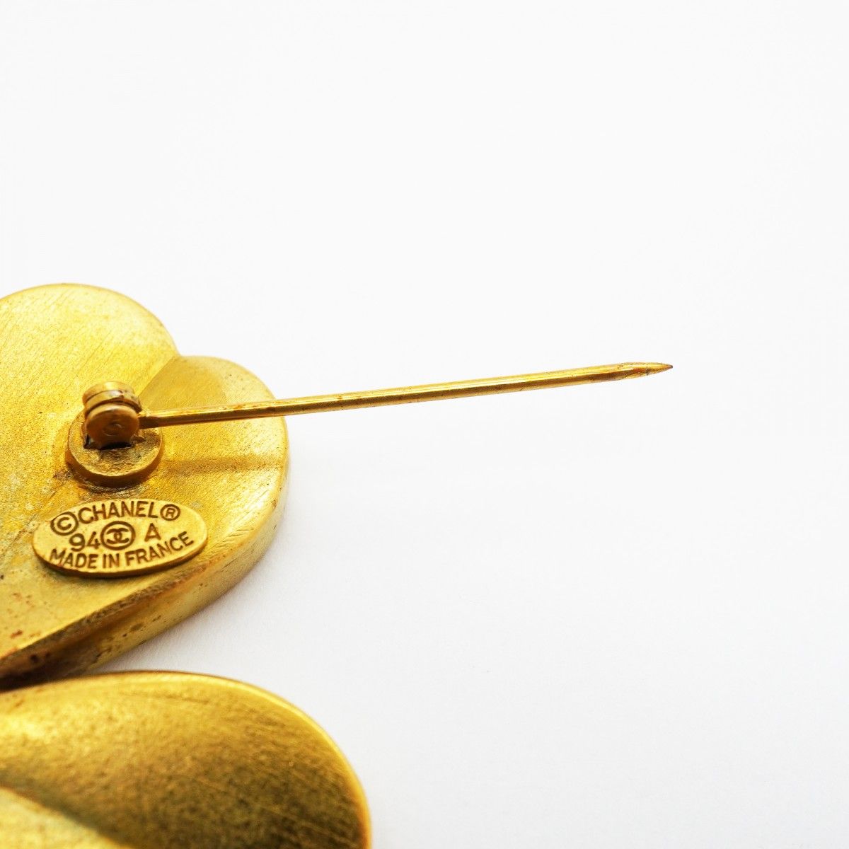 Chanel Vintage CC Logo Gold Plated Brooch — view 7