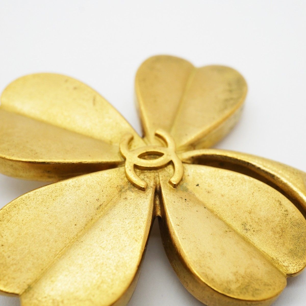 Chanel Vintage CC Logo Gold Plated Brooch — view 8