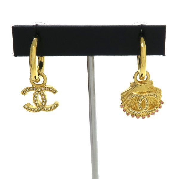 Chanel Earrings Gold