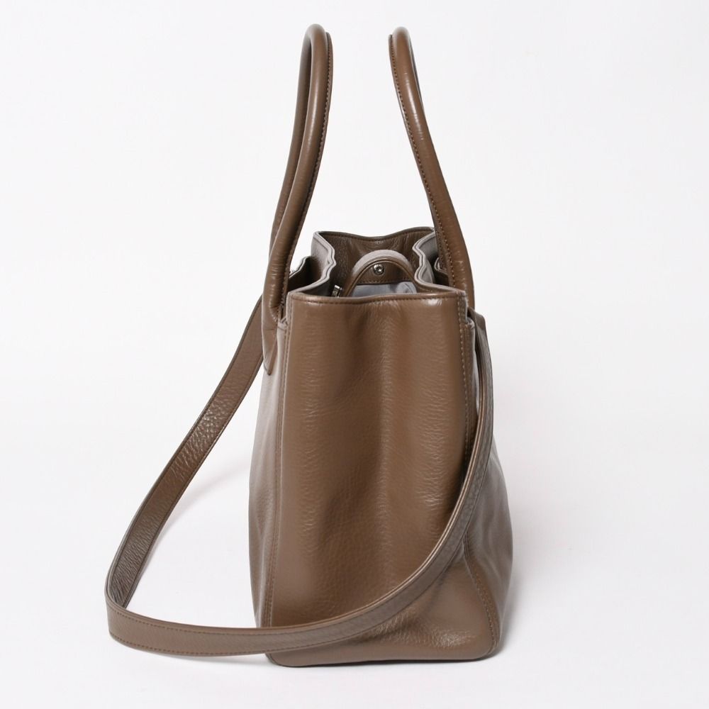 Chanel Executive Tote Bag Medium CC Logo Caviar Leather Brown — view 4
