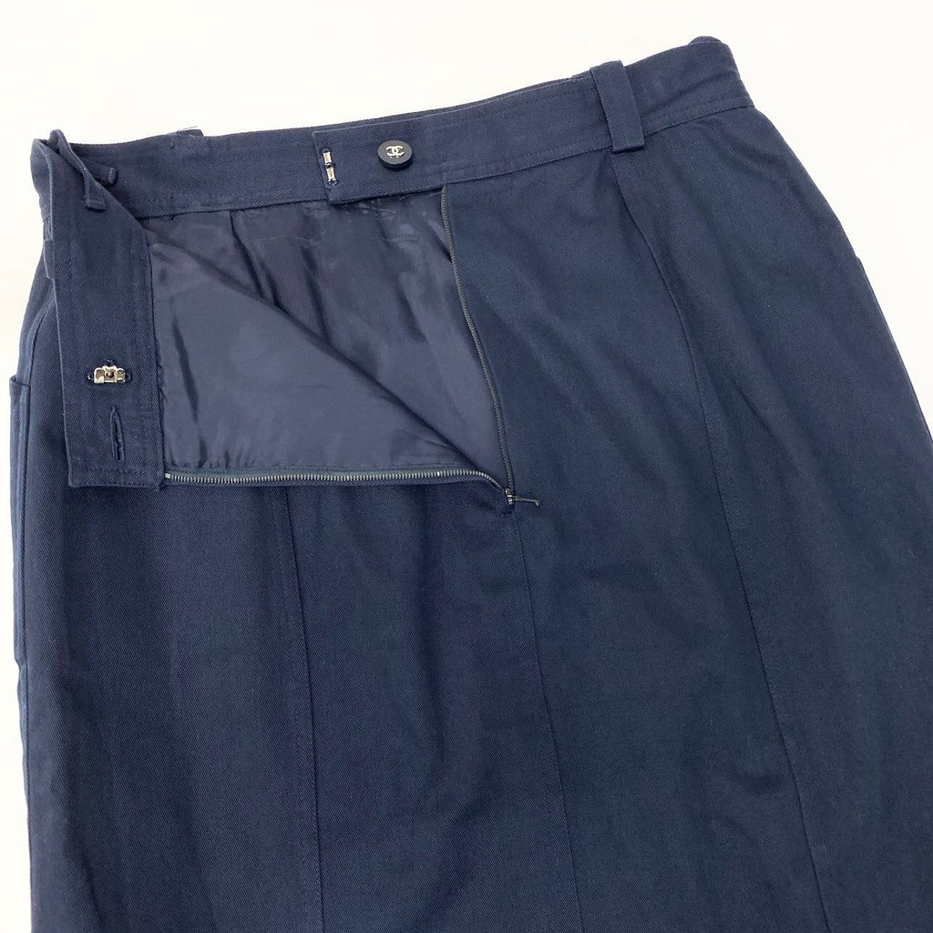 Chanel Knee Length Tight Skirt CC Logo Button Navy Cotton — view 4