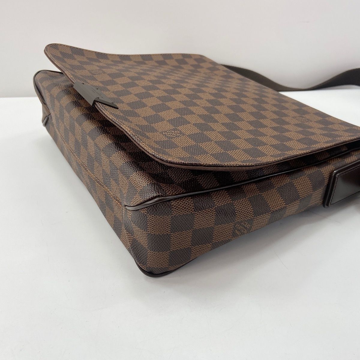 Louis Vuitton Shoulder Bag Damier District MM — view 8