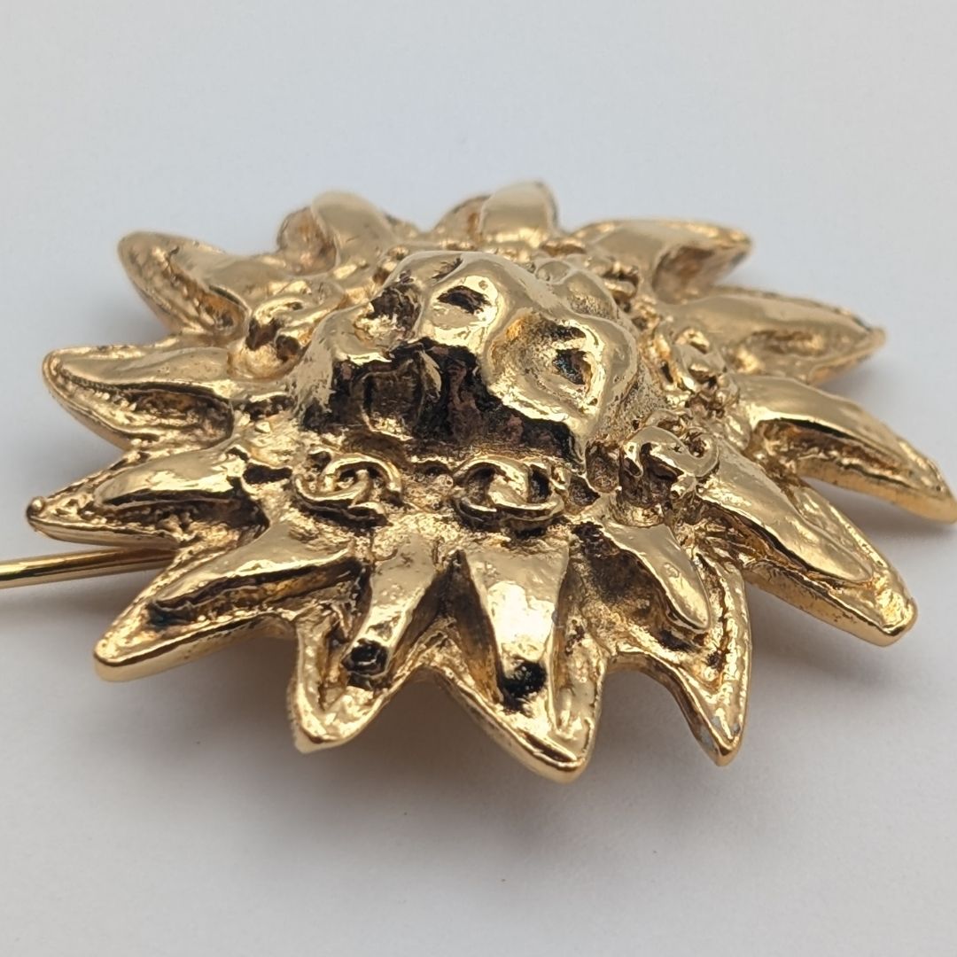 Chanel Pin Brooch Lion CC Logo Gold First Era Vintage — view 2