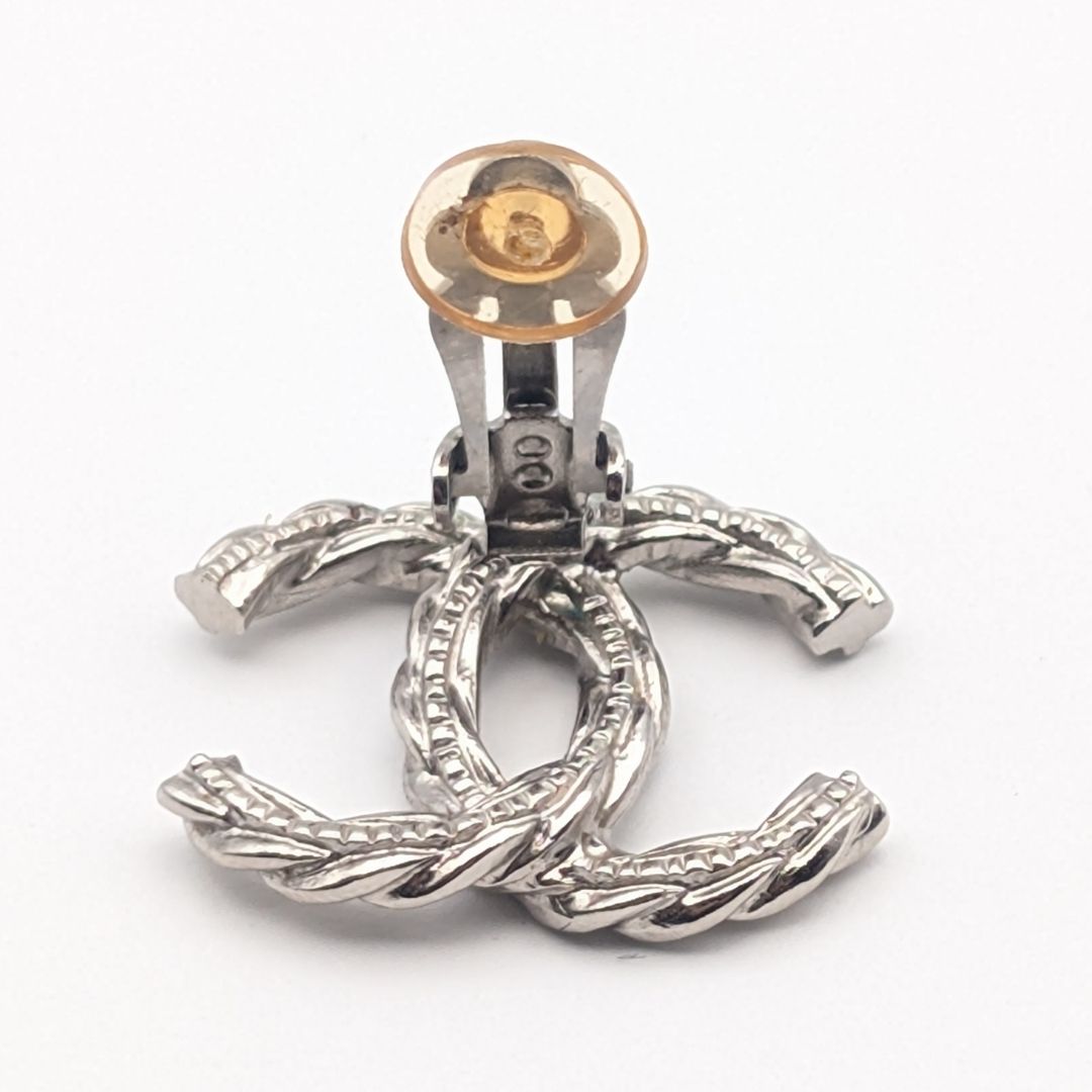 Chanel Earrings CC Logo Silver Twist Recent — view 4