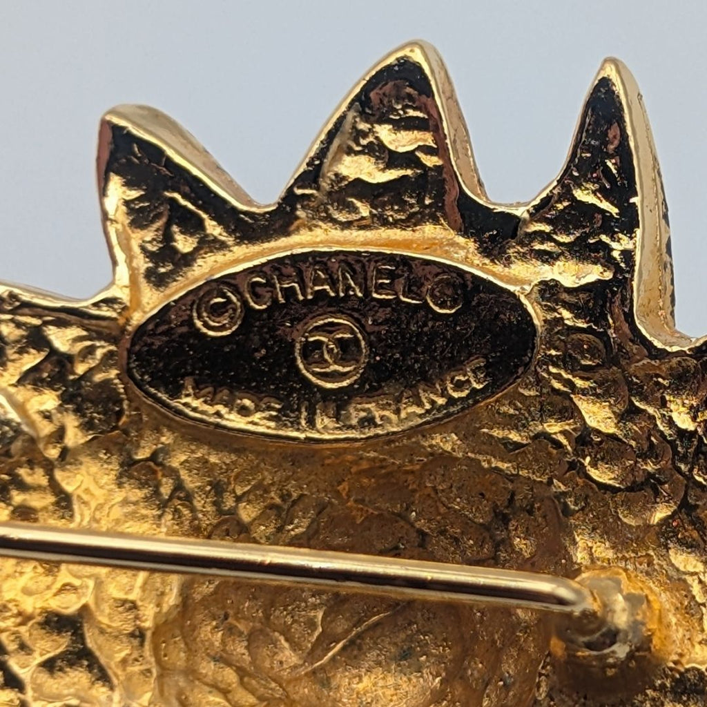 Chanel Pin Brooch Lion CC Logo Gold First Era Vintage — view 5