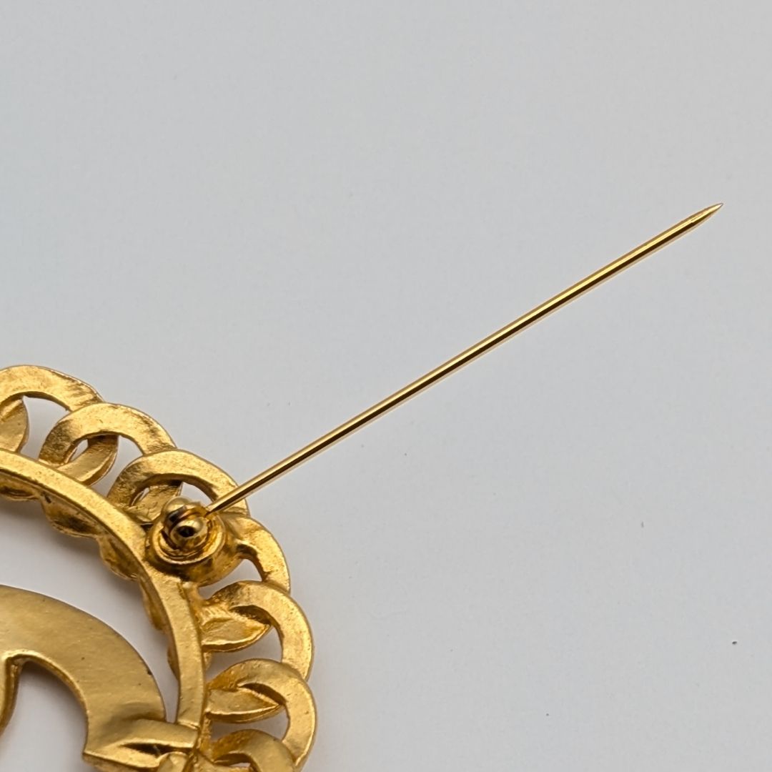 Chanel Brooch CC Logo See Through Chain Motif Gold Vintage — view 4