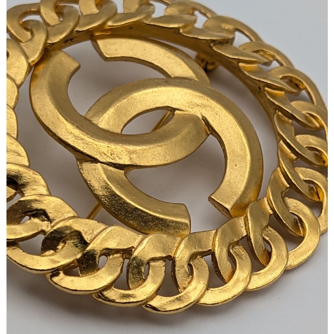 Chanel Brooch CC Logo See Through Chain Motif Gold Vintage — view 2