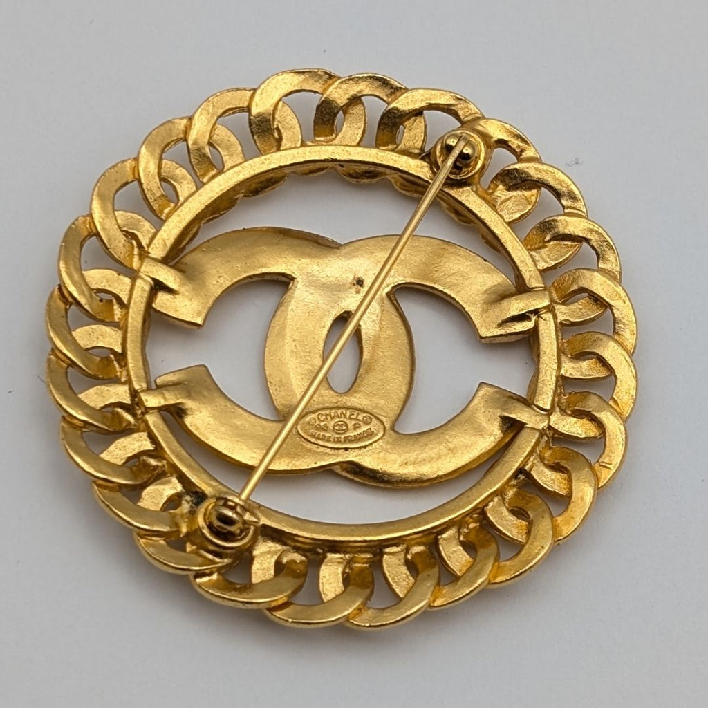 Chanel Brooch CC Logo See Through Chain Motif Gold Vintage — view 3
