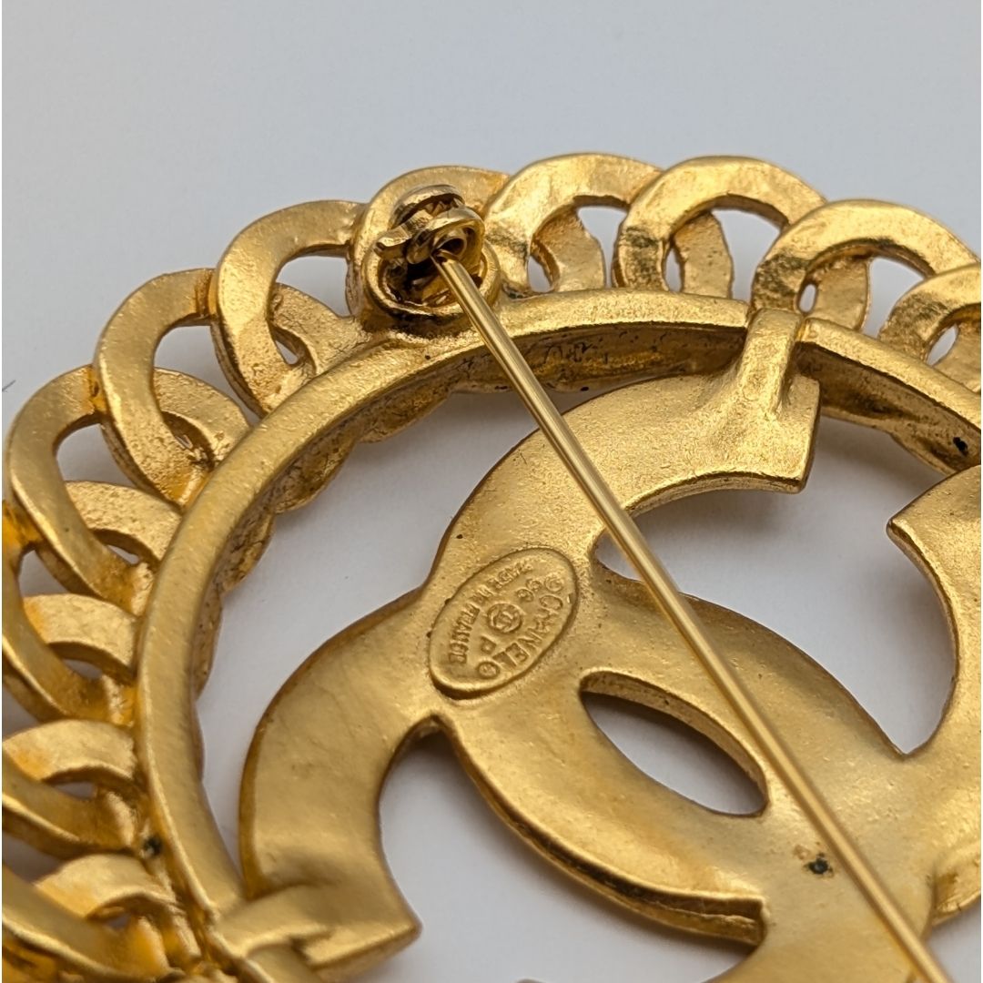 Chanel Brooch CC Logo See Through Chain Motif Gold Vintage — view 5