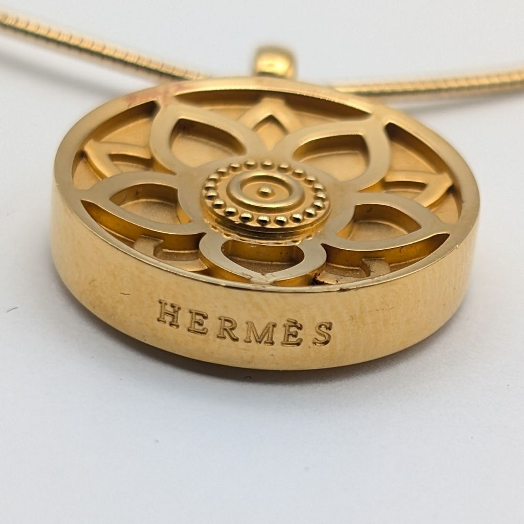 Hermes Lotus Necklace Gold — view 2