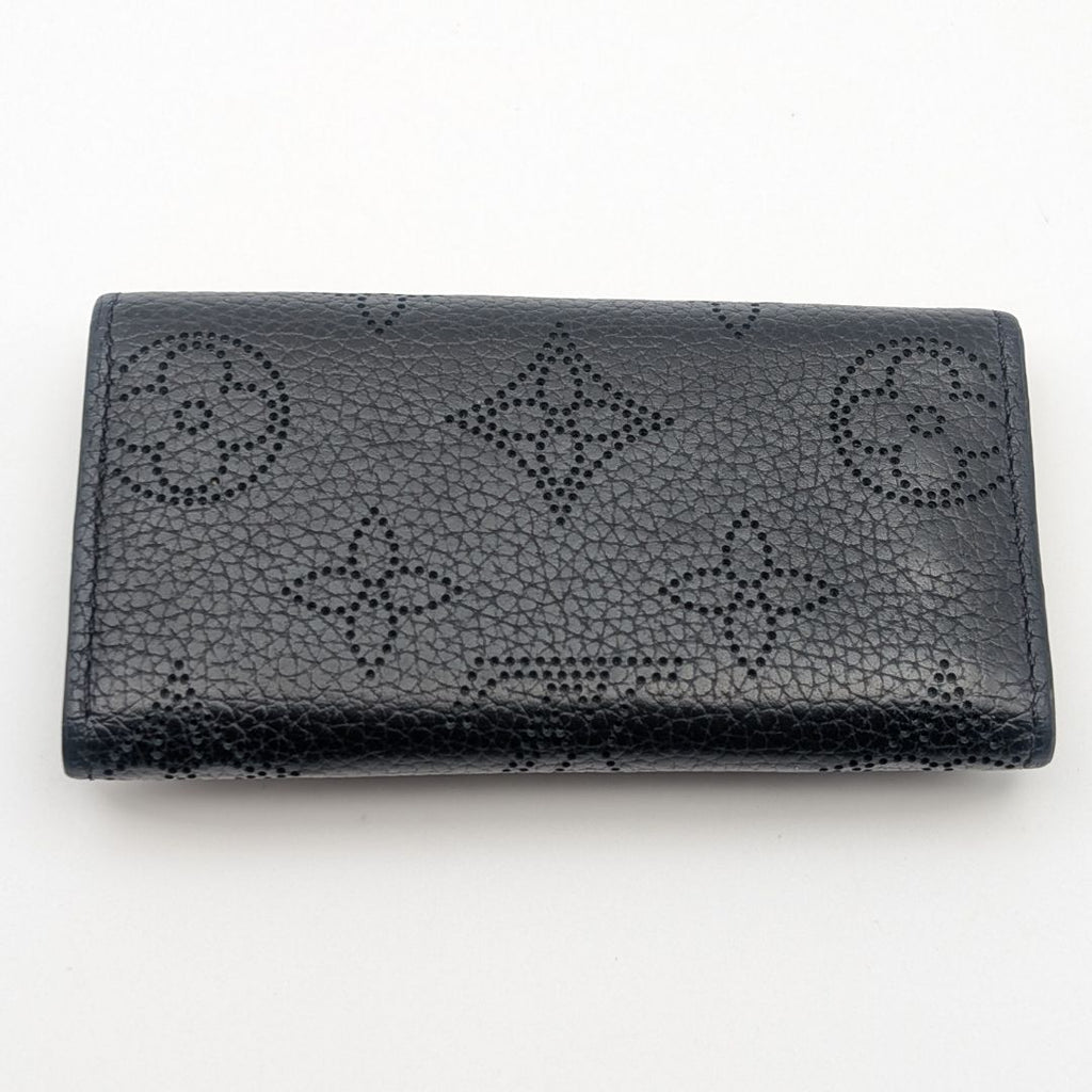 Louis Vuitton Key Case Multicles 4 Monogram Mahina Noir Black Quadruple Strand — view 2