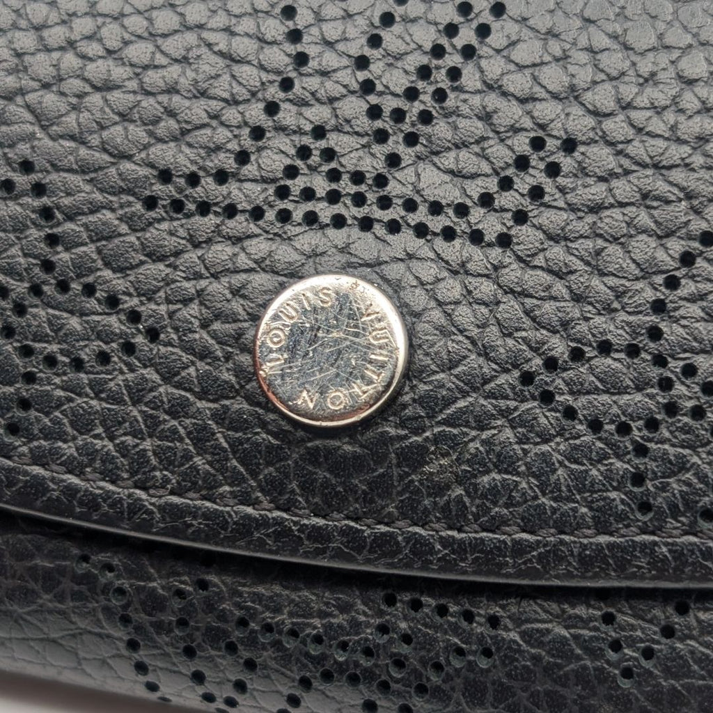 Louis Vuitton Key Case Multicles 4 Monogram Mahina Noir Black Quadruple Strand — view 4